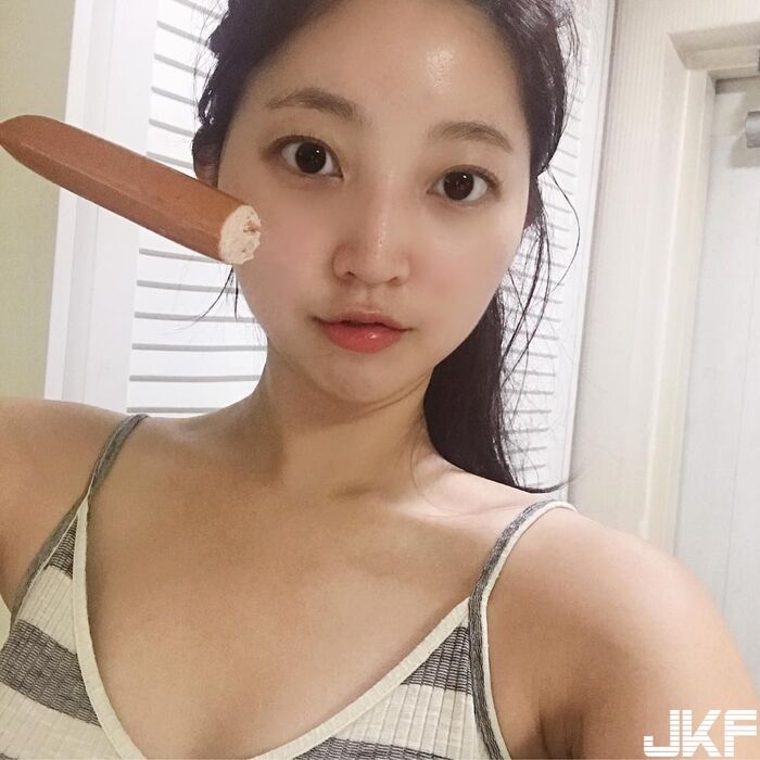 韓國隱乳正妹 那兩粒「碗公奶」快把服撐破 讓人看了目不轉睛! 11th image