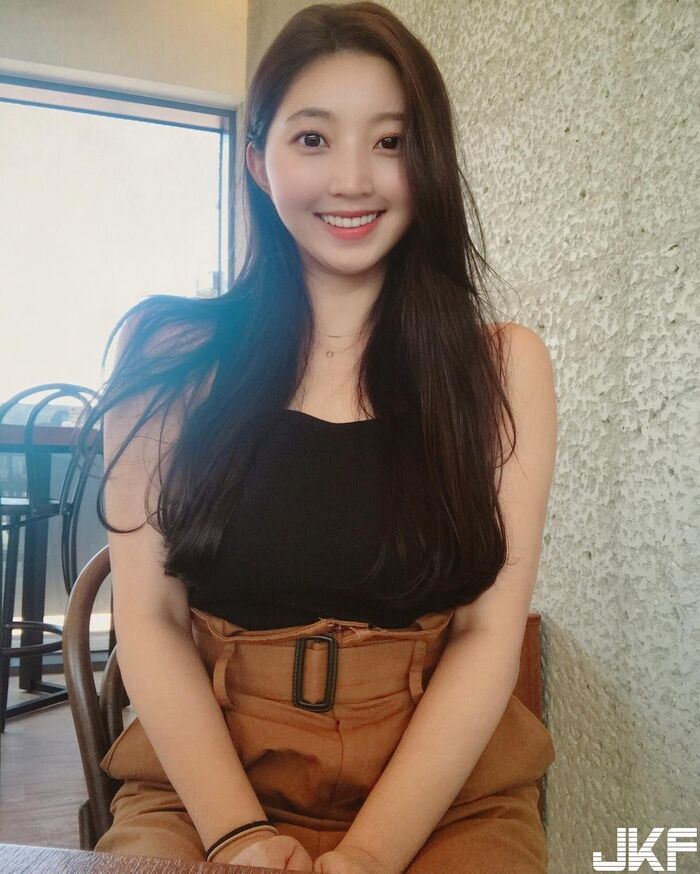 韓國隱乳正妹 那兩粒「碗公奶」快把服撐破 讓人看了目不轉睛! 13th image