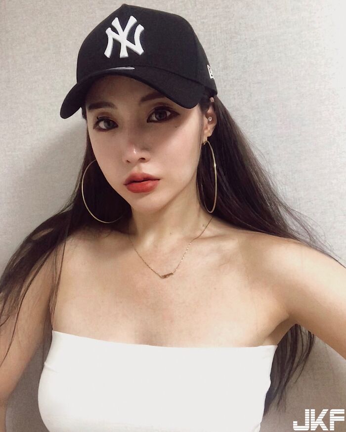 冷艷型韓妞 緊實copper體豐滿上圍 網:今晚別想跑! 2th image