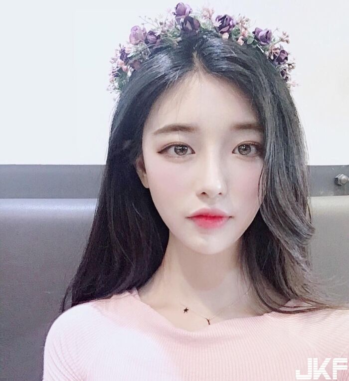 清新甜美韓妞 白皙肌silk加上迷人眼神 根本就是我的菜! 4th image