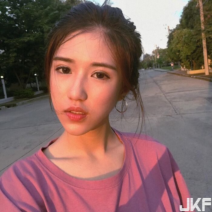 歐美型泰國妹子 纖細螞蟻腰加上細長美腿 這才是我的菜啊! 6th image
