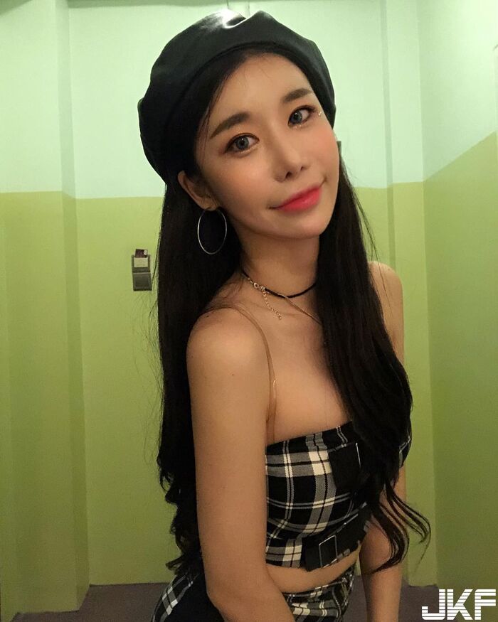 Sexual Sensation Korean Woman DJ 甜美臉蛋加上那晃動的雙球 讓人下面也想動起來! 11th image