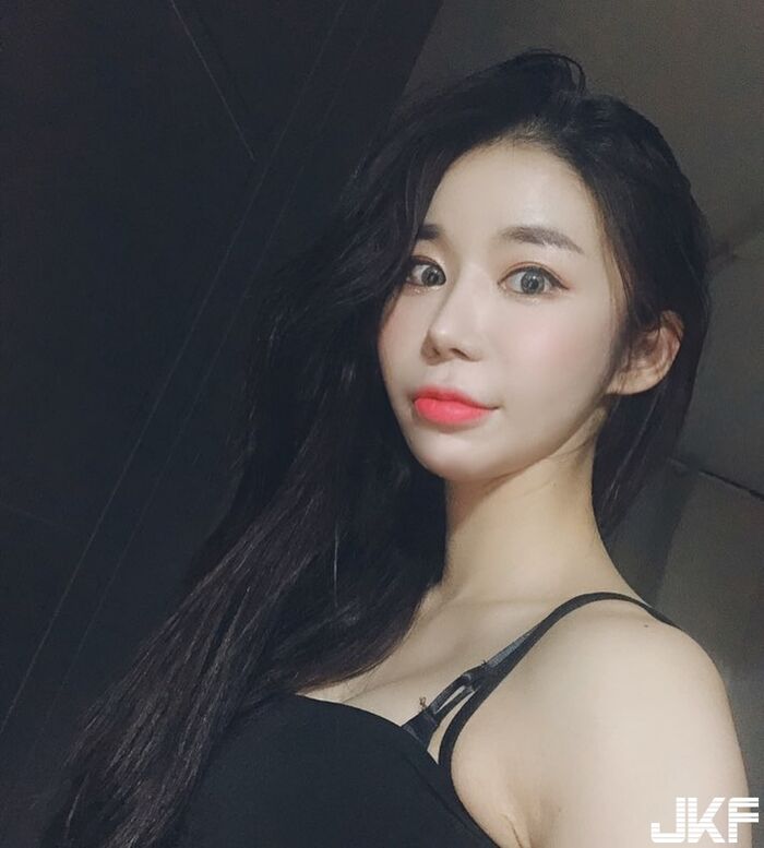 Sexual Sensation Korean Woman DJ 甜美臉蛋加上那晃動的雙球 讓人下面也想動起來! 13th image