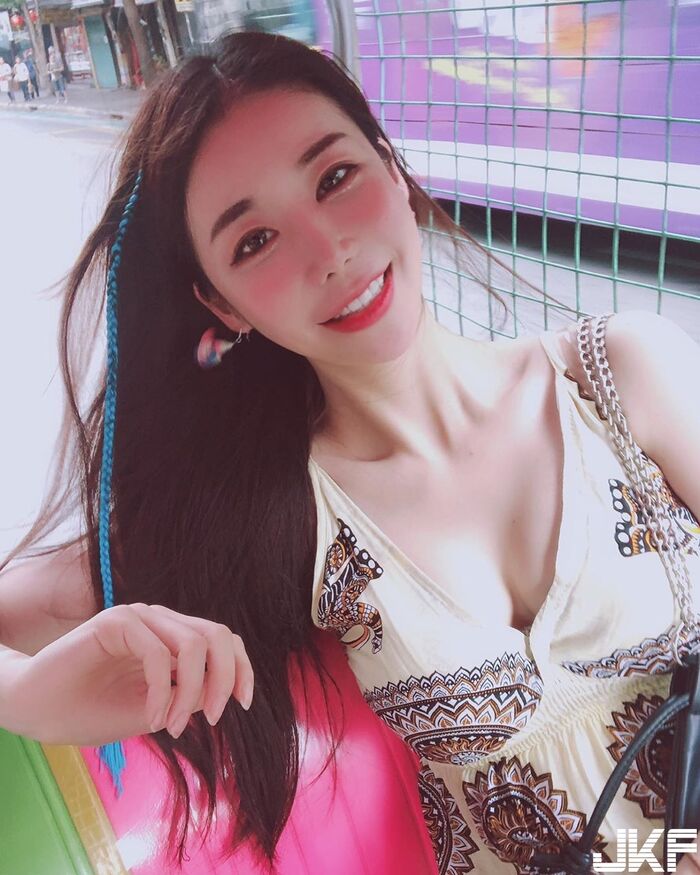 Sexual Sensation Korean Woman DJ 甜美臉蛋加上那晃動的雙球 讓人下面也想動起來! 14th image