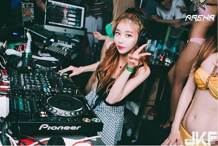 Sexual Sensation Korean Woman DJ 甜美臉蛋加上那晃動的雙球 讓人下面也想動起來! 2th image