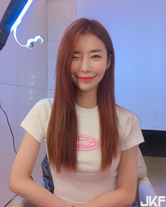 Sexual Sensation Korean Woman DJ 甜美臉蛋加上那晃動的雙球 讓人下面也想動起來! 3th image