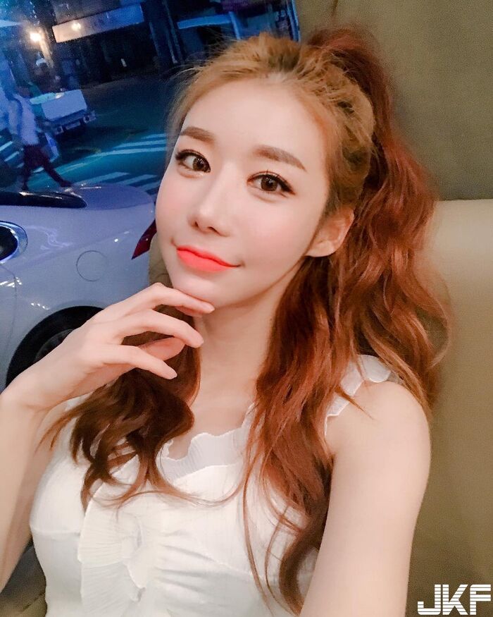 Sexual Sensation Korean Woman DJ 甜美臉蛋加上那晃動的雙球 讓人下面也想動起來! 4th image