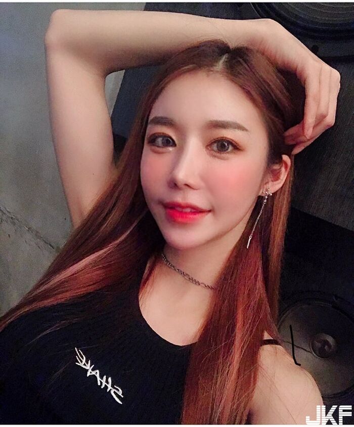 Sexual Sensation Korean Woman DJ 甜美臉蛋加上那晃動的雙球 讓人下面也想動起來! 9th image