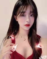 高冷氣質正妹 朦朧美的顏質和纖細身材 好想把她帶走！