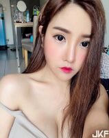 泰國胸猛妹子 兩粒雙球快把衣服炸開 視覺真是一大享受阿！