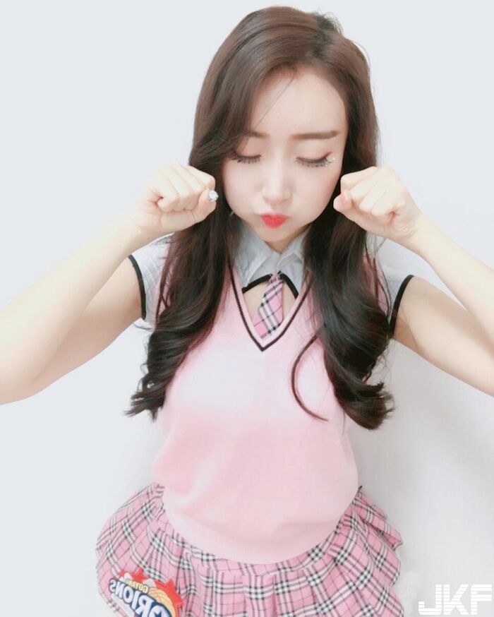 清純啦啦隊美女 「高顏值+迷人雙目」 我心小鹿亂撞好愛她! 3th image