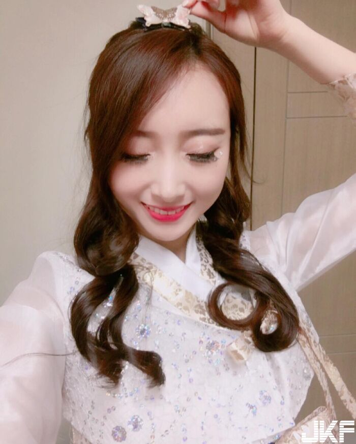 清純啦啦隊美女 「高顏值+迷人雙目」 我心小鹿亂撞好愛她! 4th image