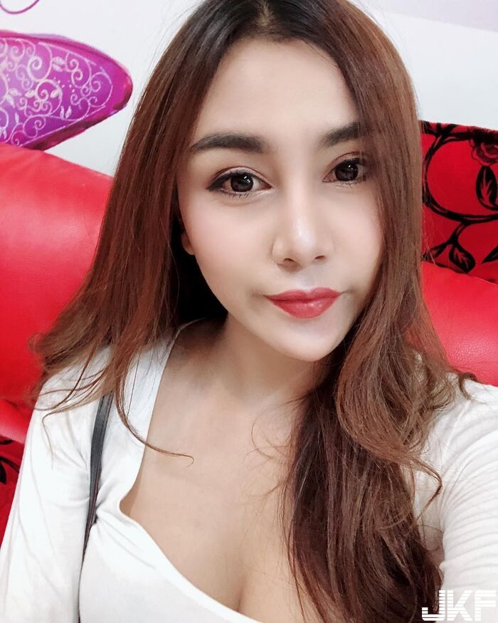 Sexual Sensation Night Store 正妹 chest front 肉彈超大份量 看到那兩粒忍不住流口水... 9th image