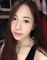 氣質型模特 挺著雪白嫩胸服快罩不住 網:根本神下凡!