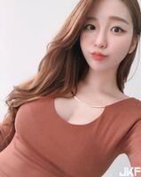 Korean Beautiful Breasts Regular Sister Chest Front Flying Flying Chest Chest T