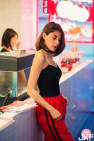 帶點壞脾氣的短髮女孩「白皙酥胸」超養眼 網友:好想駕馭!