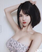 Wooden gourd female 孩 "thin waist huge breasts" upper garment city 快被她撐開了!