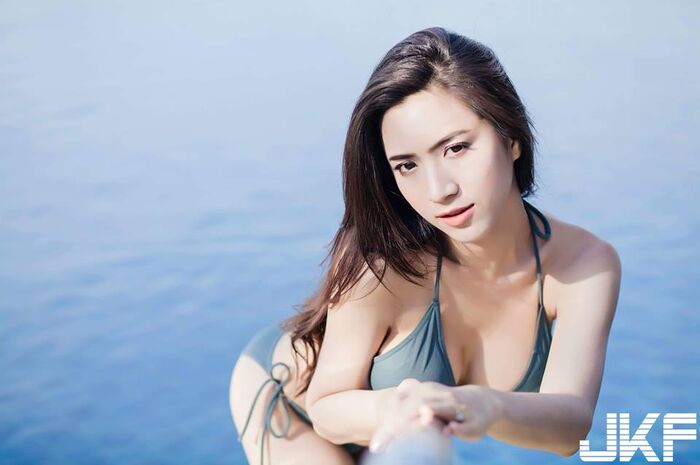 比基尼清純大眼女孩 海邊大曬好身身材 網友:真美好的scenery... 2th image