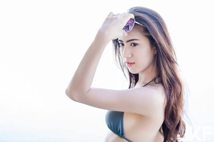 比基尼清純大眼女孩 海邊大曬好身身材 網友:真美好的scenery... 4th image