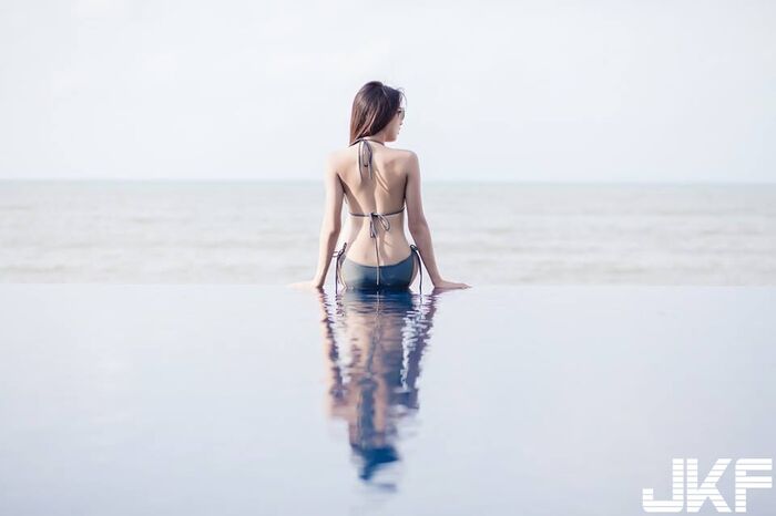 比基尼清純大眼女孩 海邊大曬好身身材 網友:真美好的scenery... 8th image