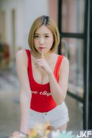 Short 髮美乳正妹「極品好身材+萌萌大眼看著」任誰看了就會被她深深吸引....