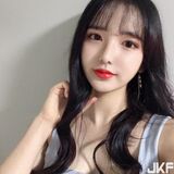 娃娃系素人正妹 白嫩的skinsilk和精緻五官 兩粒鼓鼓的讓人秒硬!