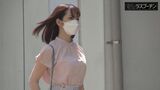 - [Sad news] A passenger on a crowded train, who does not notice that a busty beauty next to him is tightened and her nipples are exposed