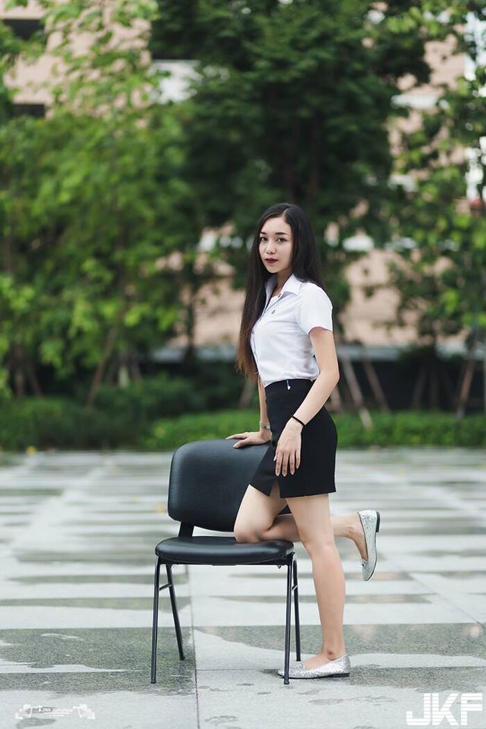 OL白皙長腿正妹 老闆:請每天準時下班到我辦公室來! 18th image