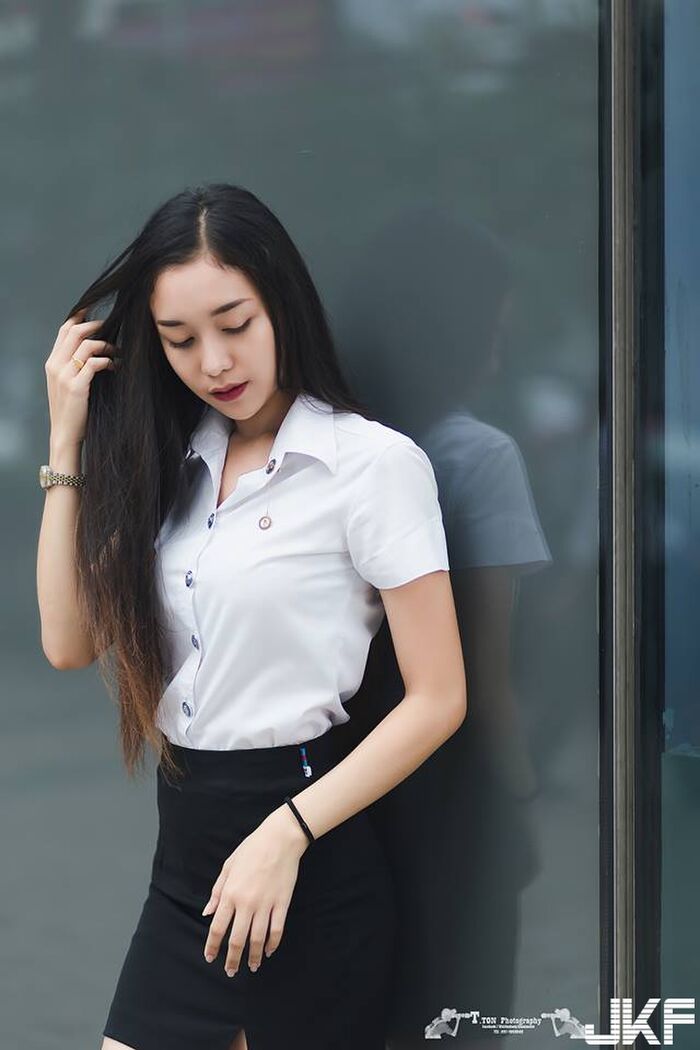OL白皙長腿正妹 老闆:請每天準時下班到我辦公室來! 5th image
