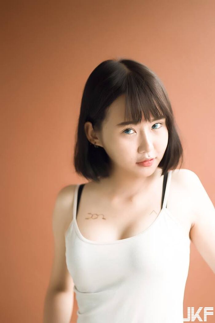 短髮甜心 豐滿身材若隱若現好誘人! 看了慾火熊熊燒.... 2th image