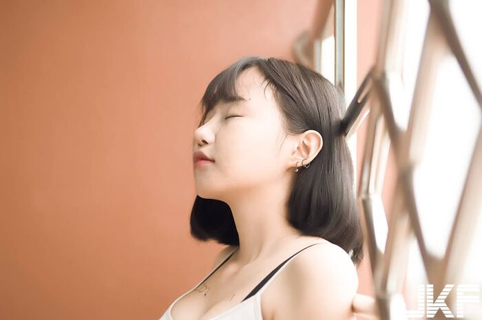 短髮甜心 豐滿身材若隱若現好誘人! 看了慾火熊熊燒.... 4th image