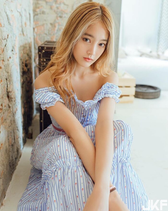 清純美少女 纖細身材顏質又高 迷人笑容更讓我直接戀愛了！ 15th image
