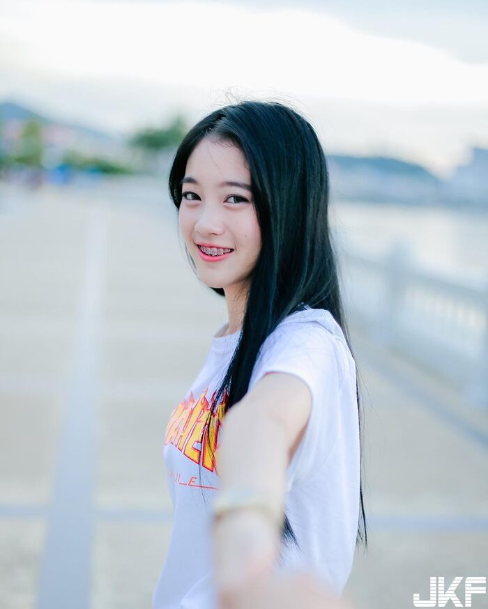 清純美少女 纖細身材顏質又高 迷人笑容更讓我直接戀愛了！ 2th image