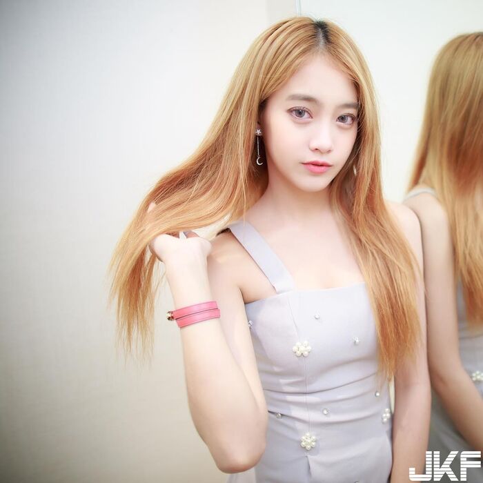 清純美少女 纖細身材顏質又高 迷人笑容更讓我直接戀愛了！ 9th image