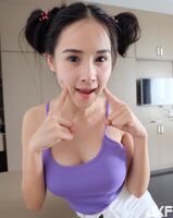 嬌小可愛短髮妹 往下一看根本是「童顏巨乳」 網友:做我女朋友!