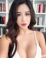 South Korean Beautiful Buttocks Goddess "渾圓翹臀" 結實飽滿多汁 網: 好想吃一口!