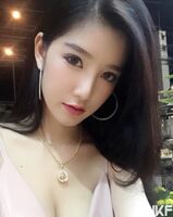 誘人泰胸正妹 兩粒「木瓜」垂掛在胸前 好想把臉塞在她懷裡!