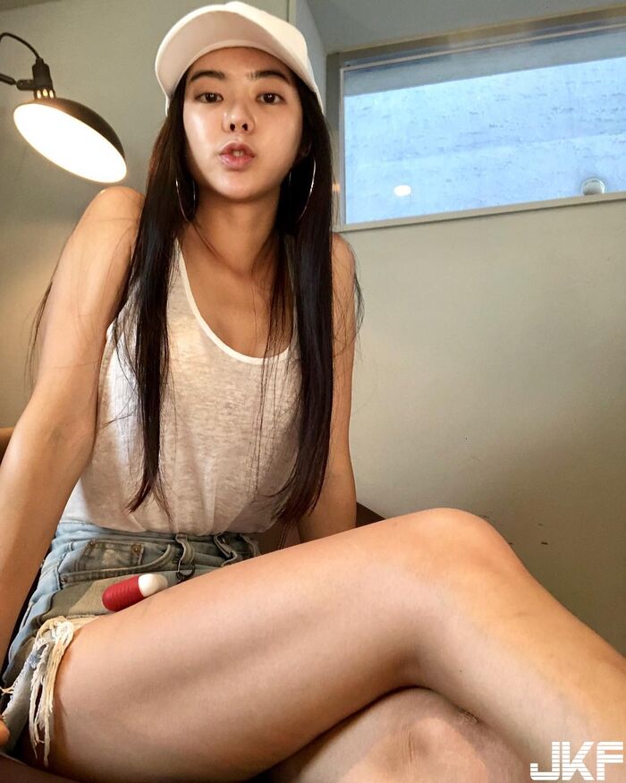 韓國嫩模 擁有渾圓Q彈美臀 晚上帶回家處理了! 8th image
