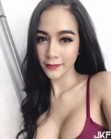 泰國輕熟女 擁有前凸後翹的身材 看了下面都癢癢的...