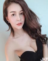 泰國美乳正妹 挺著豐滿上圍超吸睛 Suddenly 好想喝泰奶阿~