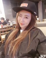 賽車模特兒 完美胸型完美臉蛋 讓人好想照顧她！