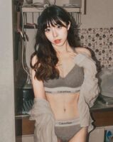你的 CK 超人已上線！超辣甜美正妹 Holly　原來是醫學系高材生！ (10P)