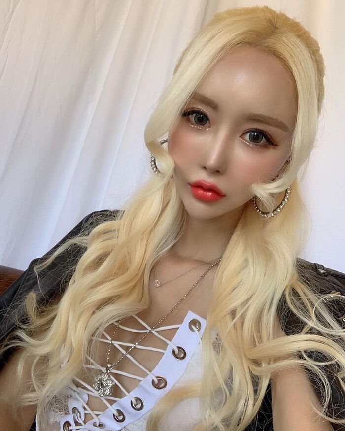 天生散發美艷氣息 巨級長輩呼之欲出搶奪焦點 10th image