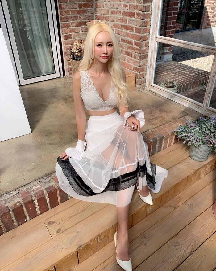天生散發美艷氣息 巨級長輩呼之欲出搶奪焦點 15th image