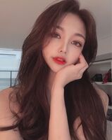 完美體態下長輩也超兇悍 長髮天菜唯美顏值好吸睛