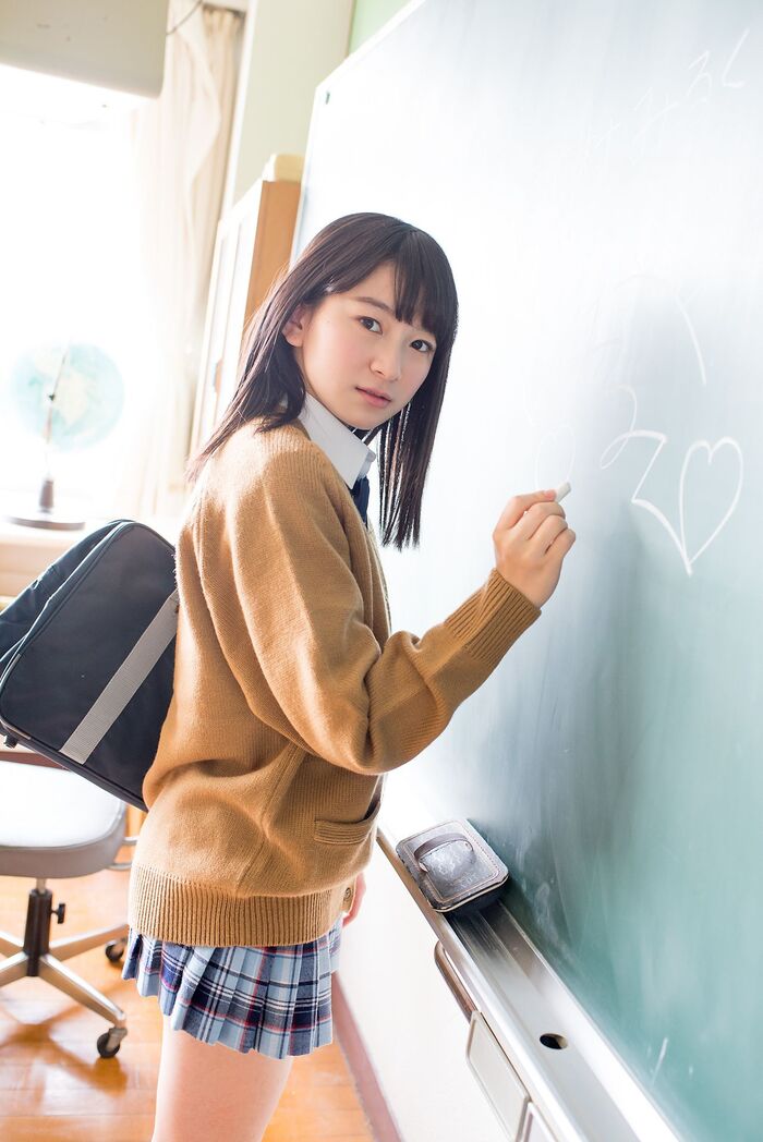 清純學生妹河村楓華 活潑甜美融化每人的心 2th image