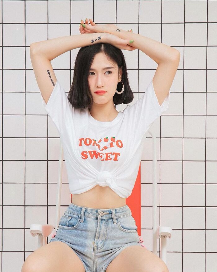 雪乳辣waist 狂曬超大方 緊緻身材吸引你的注意 4th image