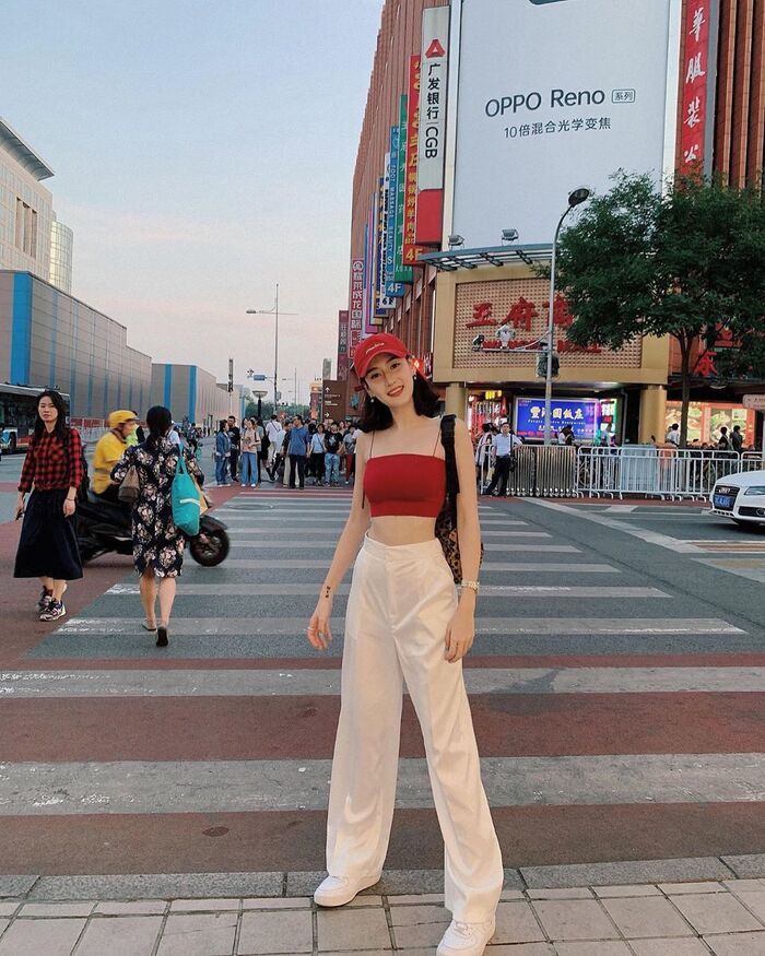 雪乳辣waist 狂曬超大方 緊緻身材吸引你的注意 5th image