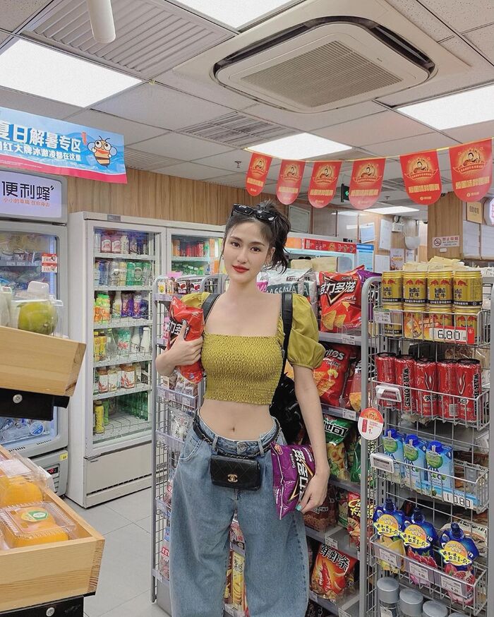 雪乳辣waist 狂曬超大方 緊緻身材吸引你的注意 6th image