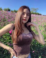雪白嫩乳蜜腿騷氣韻味爆發 毫無harm躁自信臉蛋好撩人